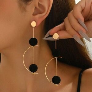 Elegant Gold & Black Dangle Earrings - Modern Circle Design